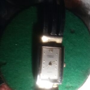 Elegant Black and Gold Women's Bracelet Watch